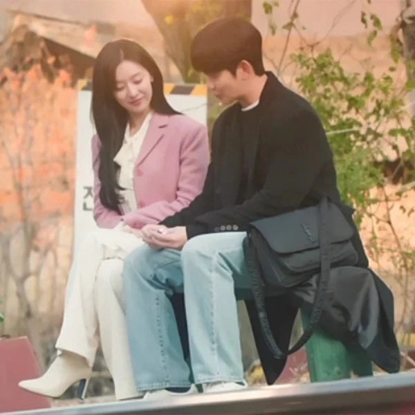 생로랑 니키 메신저 에코닐 블랙 (변우석 ,눈물의 여왕 김수현 착용) · 이** 고객님