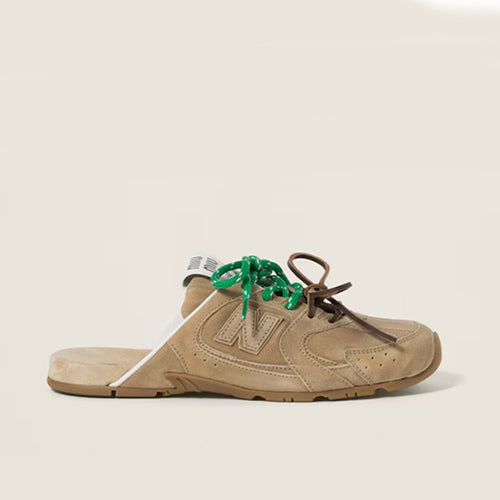 뉴발란스 x 미우 미우 530 SL 스웨이드 뮬 에크루