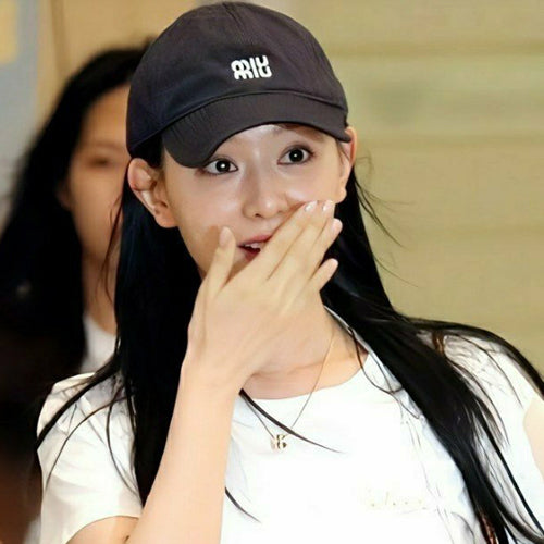 (국내배송, 당일출고) 미우미우 볼캡 그린 밴드스트랩 (김지원 착용)