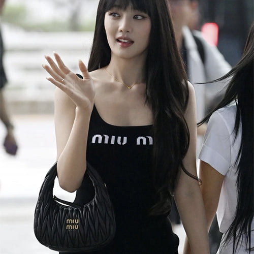 미우미우 완더 마테라쎄 나파 가죽 호보 백(민니,희주 착용)