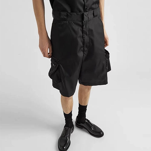 프라다 로고 플라크 지퍼 반바지 블랙