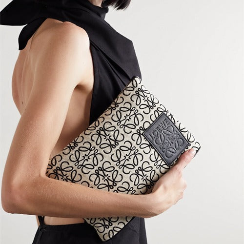 21 F/W 로에베 애너그램 자카드 캔버스 파우치 에쿠르블랙