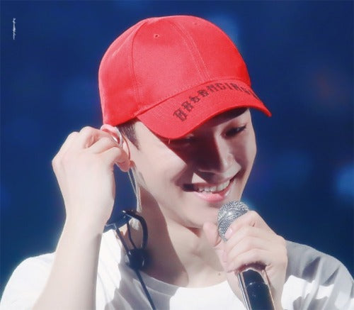 (국내배송, 당일출고) 발렌시아가 타투 로고 볼캡 ~2Color~ (엑소 착용)