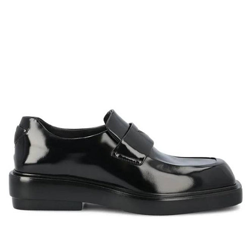 프라다 트라이앵글 로퍼 블랙