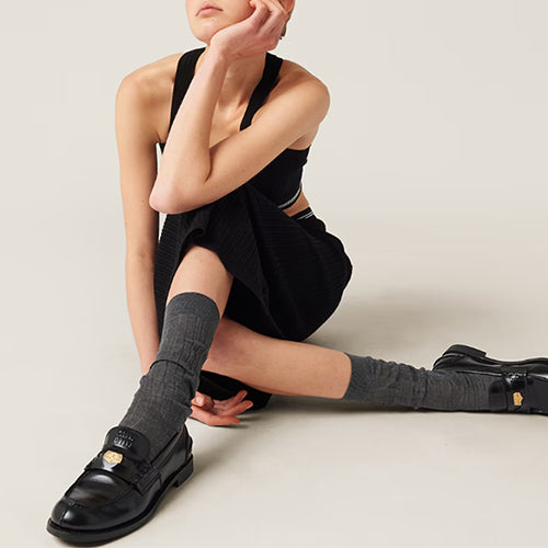 미우미우 페이턴트 레더 페니 로퍼 블랙