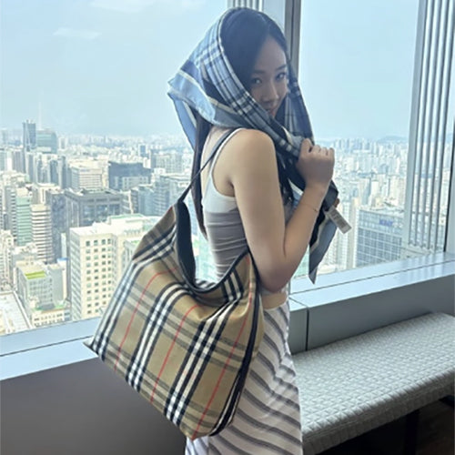 버버리 하이랜드 체크 토트 숄더백 (비비,정은채 ,이시영 착용)