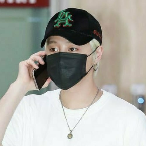 (국내배송, 당일출) 구찌 LA 자수 벨벳 볼 캡 (의진 착용)