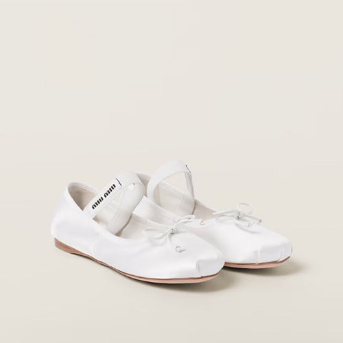 미우미우 사틴 발레리나 화이트(박민주,차정원 착용)