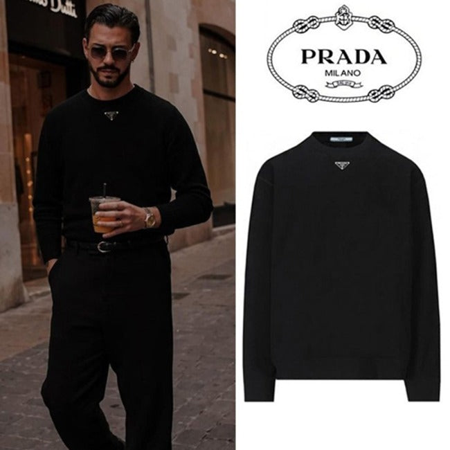 (국내배송, 당일출고) 프라다 트라이앵글 넥플레이트 맨투맨